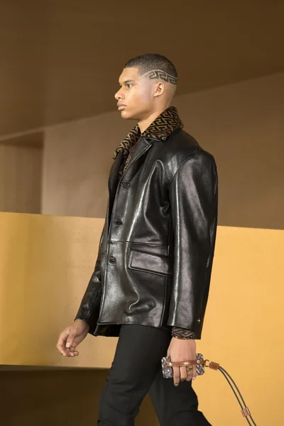 Look 50